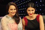 Sonakshi Sinha, Shruti haasan on Indian Idol Location on 31st Aug 2015